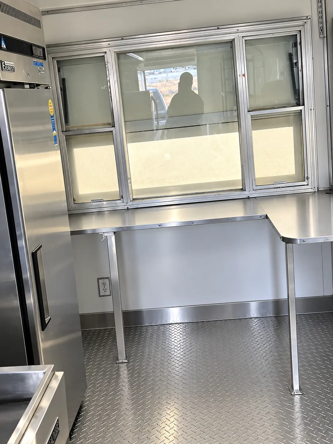 24 ft Mobile Kitchen for rent in Florida (photo 3)