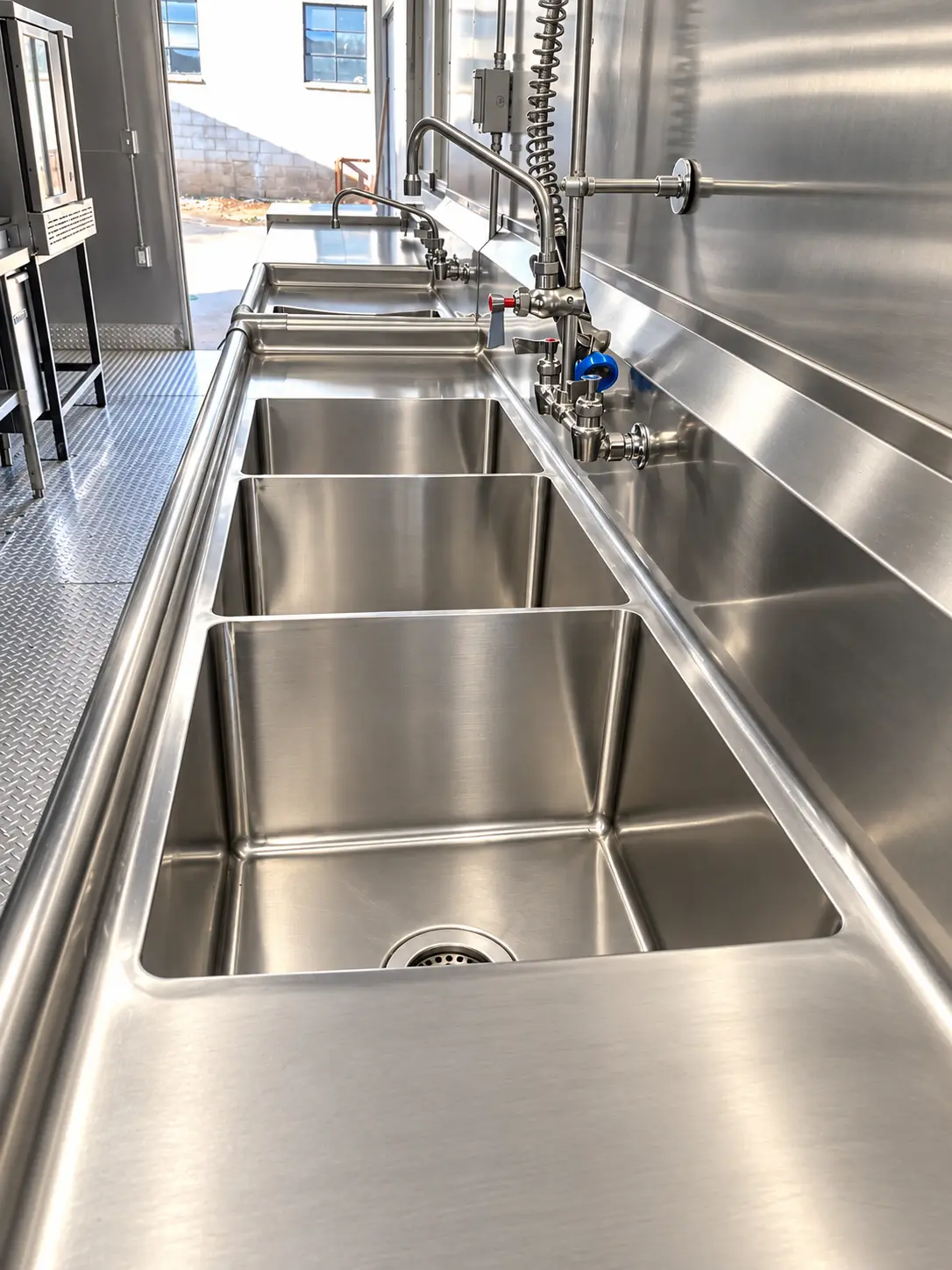 28 ft Mobile Kitchen for rent in Florida (photo 3)