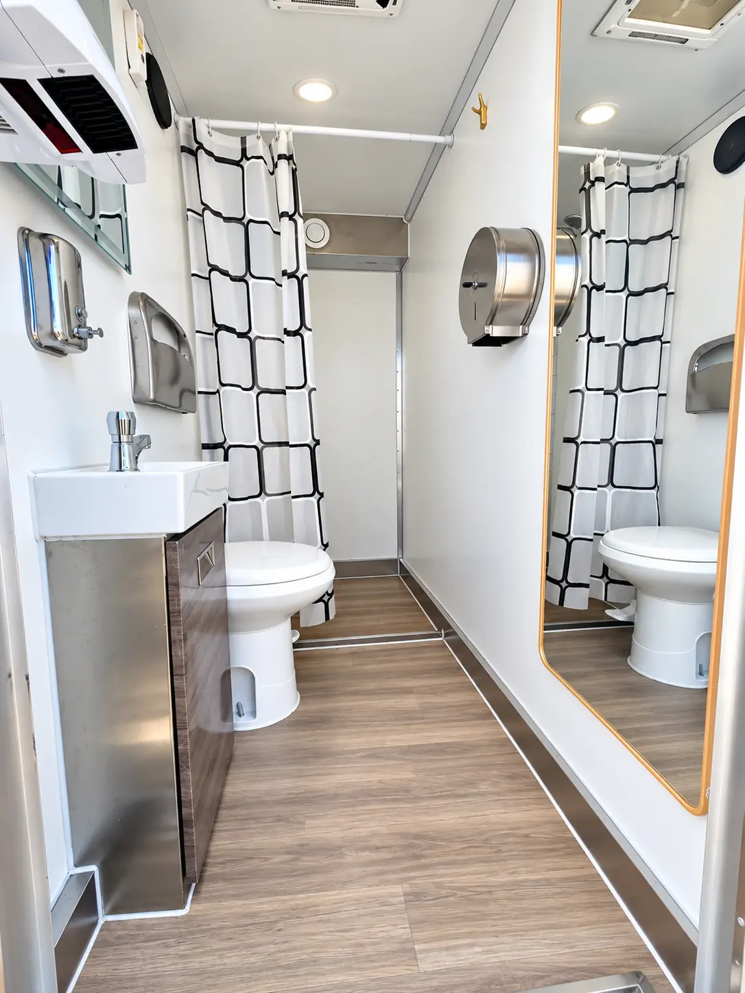 30 ft Luxury Shower-Restroom Combo (10 stalls) for rent in Florida (photo 3)