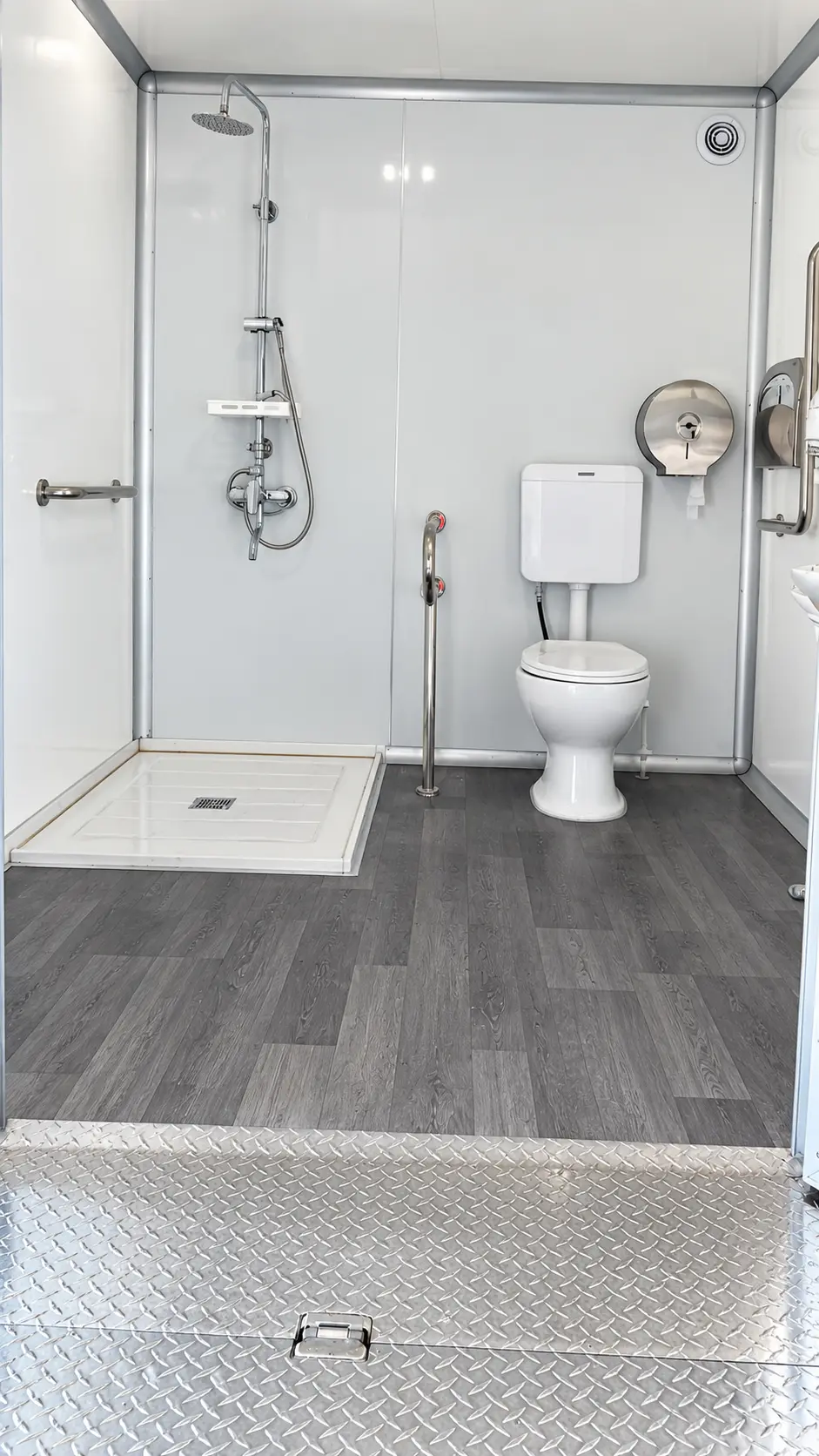 Luxury Shower-Restroom Combo (3 stalls + 1 ADA) for rent in Florida (photo 3)